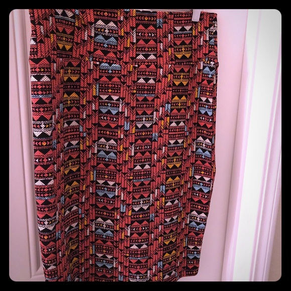 LuLaRoe Dresses & Skirts - 🌟2/$10🌟LulaRoe Cassie Pencil Skirt